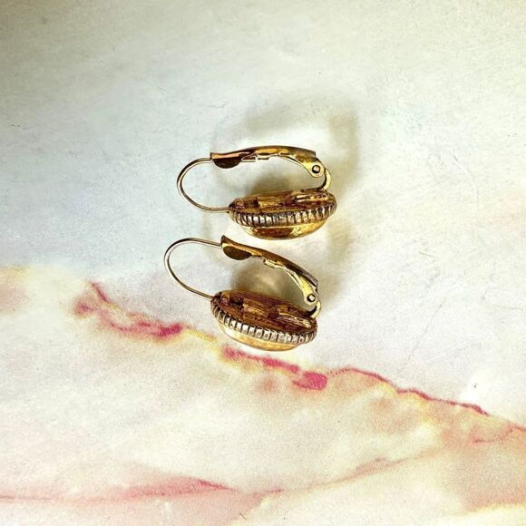 Monet vintage gold tone earrings - Picture 6 of 8